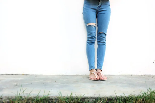 Sommermode Nacktsandalen Schuhe Und Schlanke Beine Der Stadt Streetstyle Schöne — Stockfoto