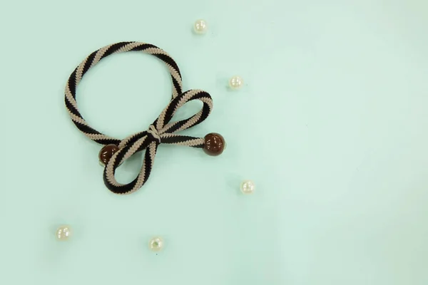 Brown Hair Rubber Band Pearl Fashion Accessories Вид Сверху Резиновая — стоковое фото