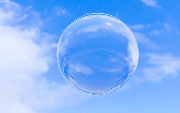 Bubble Seife Auf Blauem Himmel Mit Wolken Hintergrundstruktur Hellen Morgen — Stockfoto