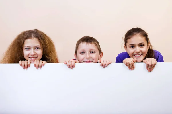 Happy smiling group of kids, friends, boys and girls — Stock Photo, Image