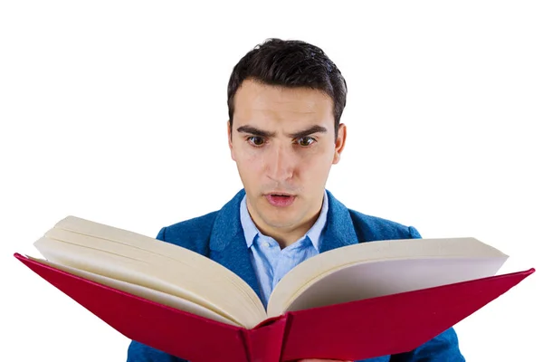Şaşırmış adam tutarak açık kitap. Öğrenci adam okuma kitabı,