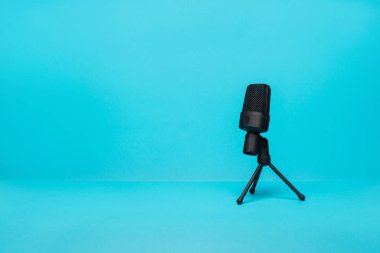 ekipman radyo sinyalleriyle iletilen mavi zemin üzerine yazmak için. Mikrofon.