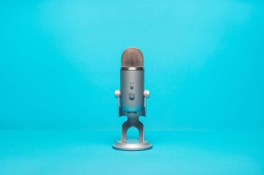ekipman radyo sinyalleriyle iletilen mavi zemin üzerine yazmak için. Mikrofon.