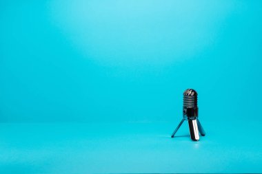 ekipman radyo sinyalleriyle iletilen mavi zemin üzerine yazmak için. Mikrofon.