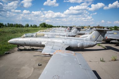 Uçak ve helikopter Ukrayna terk edilmiş