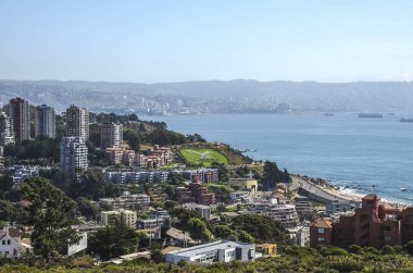 Şili 'nin Valparaiso kentindeki UNESCO Dünya Mirası' nın renkli binaları