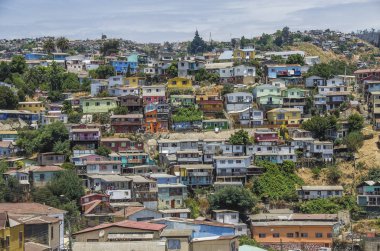 Şili 'nin Valparaiso kentindeki UNESCO Dünya Mirası' nın renkli binaları