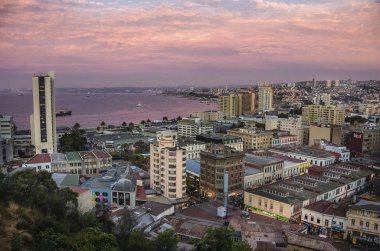 Güzel gece hava görünümünü Valparaiso, Şili