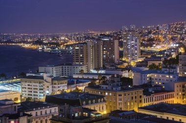 Güzel gece hava görünümünü Valparaiso, Şili