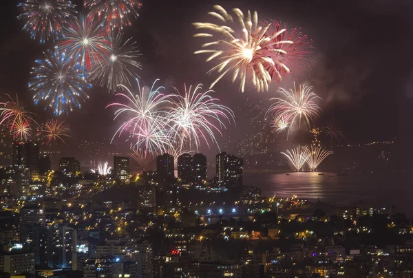 Fireworks uygulamasında Valparaiso Şili, yeni yıl 2015