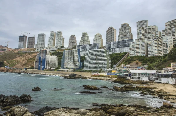 Raca, Şili - 28 Aralık 2015: Raca mimarisi, Vina del Mar relgion... Raca popüler bir turistik Şili'deki yer — Stok fotoğraf