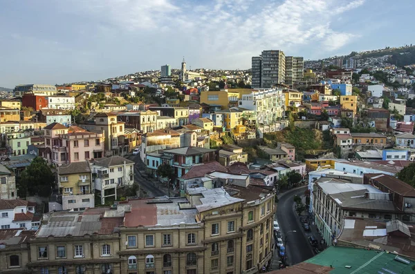 Paysage béatifique de la ville de Valparaiso le jour — Photo