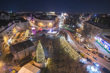 Kiev, Ukrayna Sophia meydanında Noel pazarı. Kiev, Ukrayna yeni yılda