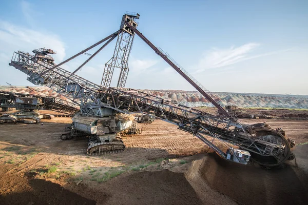 Größter Bagger der Welt, Bagger 228, Ukraine. große Mine, Erschließung mineralischer Ressourcen, Baggergruben, Metallurgie in der Ukraine — Stockfoto