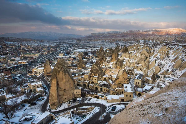 Capadocia puesta de sol con nieve en invierno —  Fotos de Stock