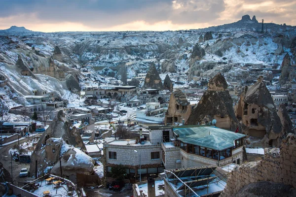 Capadocia puesta de sol con nieve en invierno —  Fotos de Stock