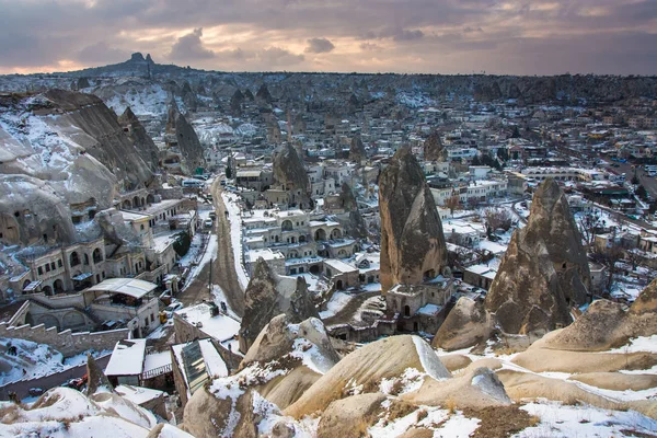 Capadocia puesta de sol con nieve en invierno —  Fotos de Stock