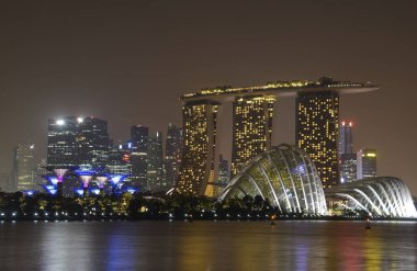 marina defne waterfront Singapur güzel lazer gösterisi