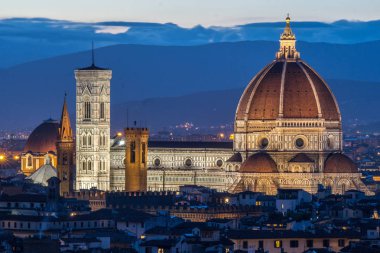 Gün batımından sonra Floransa manzarası Piazzale Michelangelo, Floransa, İtalya