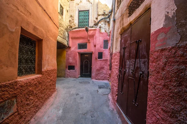 Marakeş, Fas kırmızı Imperial şehir sokakta.