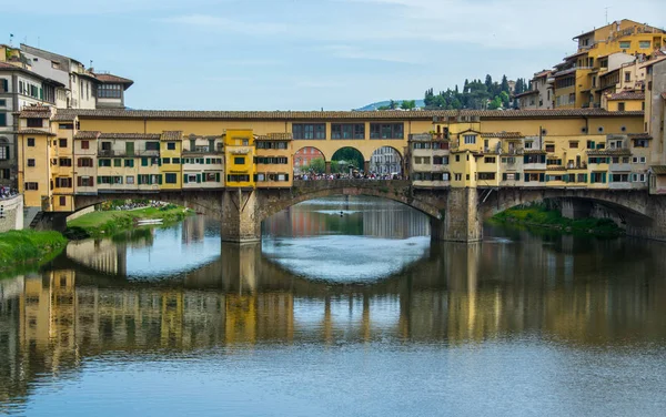 フィレンツェのポンテ ・ Vechio の古い橋 — ストック写真