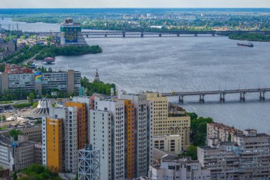 Dnipro - 03 Mayıs. Dnepropetrovsk, Ukrayna şehrin merkezi bölümünün görünümünü üzerinde 03 Mayıs 2015. Dnepropetrovsk veya Dnipropetrovskor Dnipro Ukrayna'nın dördüncü büyük şehridir.