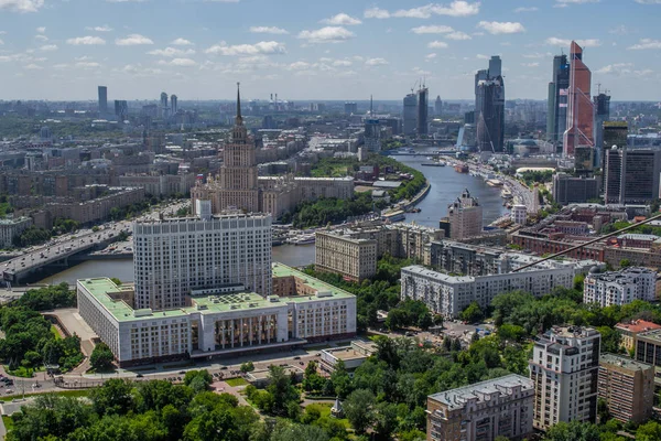 Budynek rządu Federacji Rosyjskiej w Moskwie (biały dom) — Zdjęcie stockowe