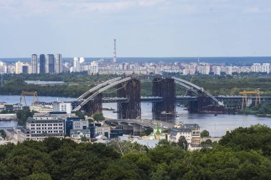 Bitmemiş Köprüsü, Podolsko-Voskresenskij Köprüsü, Dnipro Nehri'nin, Podol, Kiev, Ukrayna yaz
