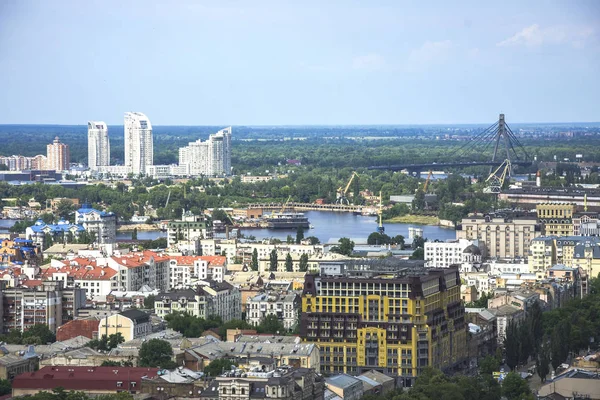 Bela vista sobre Obolon Lypki distrito em Kiev, Ucrânia . — Fotografia de Stock