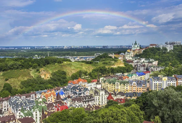 Distretto d'elite Vozdvizhenka a Kiev, Ucraina. Vista dall'alto sui tetti degli edifici . — Foto Stock