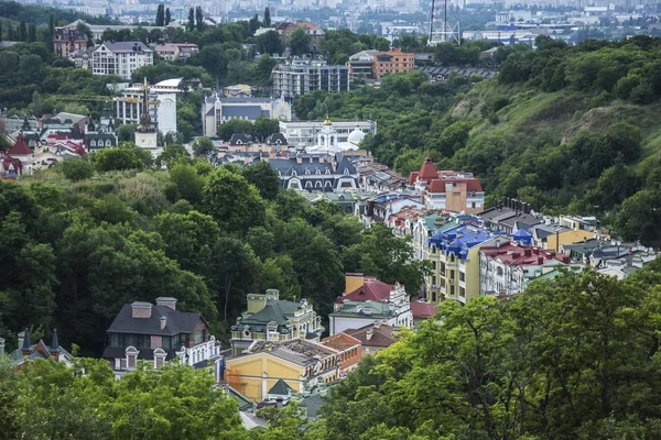 Vozdvizhenka distrito de élite en Kiev, Ucrania. Vista superior de los tejados de los edificios . —  Fotos de Stock