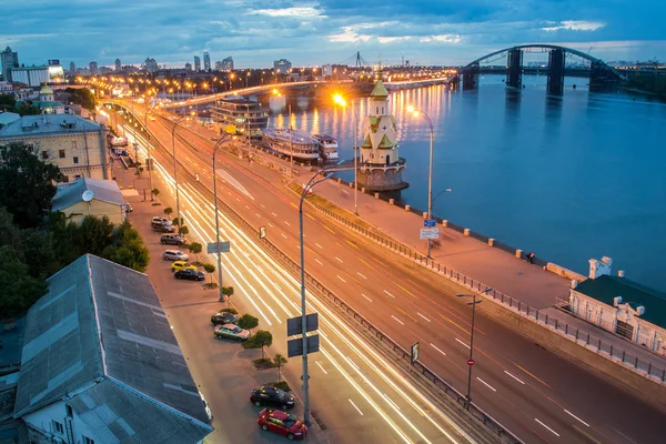 Nacht Posjtova plein uitzicht, panorama Kiev, Oekraïne — Stockfoto