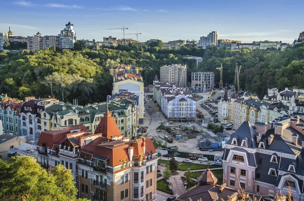 Vozdvizhenka distrito de elite em Kiev, Ucrânia. Vista superior sobre os telhados dos edifícios . — Fotografia de Stock