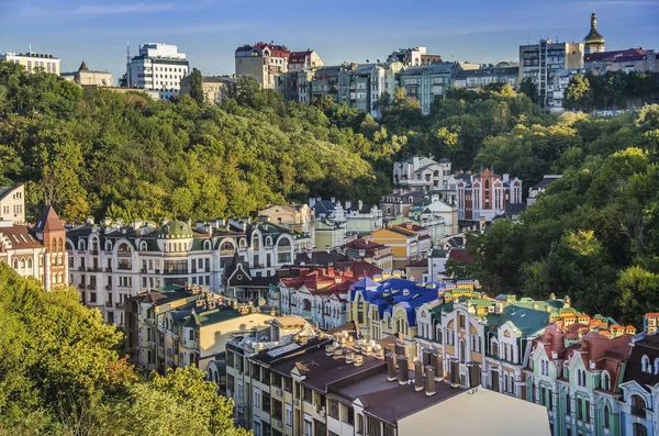 Distretto d'elite Vozdvizhenka a Kiev, Ucraina. Vista dall'alto sui tetti degli edifici . — Foto Stock