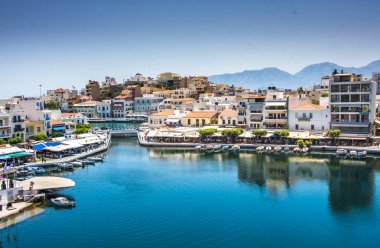 Agios Nikolaos şehir ve Voulismeni Gölü, Crete, Yunanistan