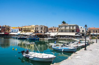 Retimno, Girit, Yunanistan-Haziran-26-2017: Görünüm Retimno liman, Crete, Yunanistan