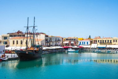Retimno, Girit, Yunanistan-Haziran-26-2017: Görünüm Retimno liman, Crete, Yunanistan