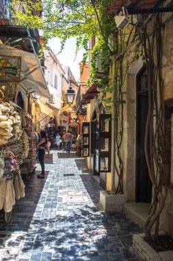 Retimno, Girit, Yunanistan-Haziran-26-2017: Kenti Retimno eski sokak, Crete, Yunanistan