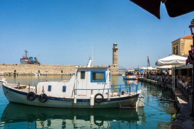 Retimno, Girit, Yunanistan-Haziran-26-2017: Görünüm Retimno liman, Crete, Yunanistan