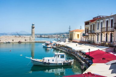Retimno, Girit, Yunanistan-Haziran-26-2017: Görünüm Retimno liman, Crete, Yunanistan