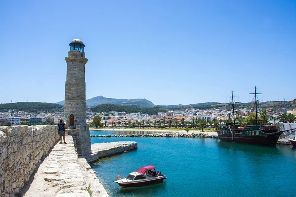 Faro en el puerto de Retimno, Creta, Grecia — Foto de Stock