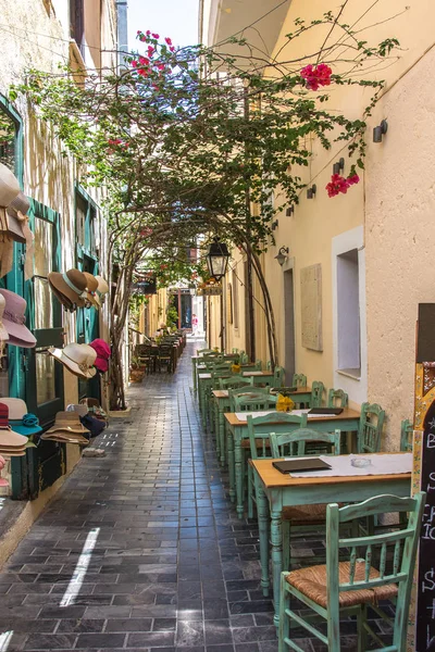 Retimno, Girit, Yunanistan-Haziran-26-2017: Kenti Retimno eski sokak, Crete, Yunanistan