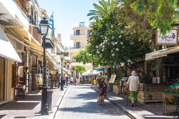 Retimno, Girit, Yunanistan-Haziran-26-2017: Kenti Retimno eski sokak, Crete, Yunanistan