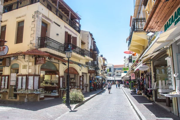 Retimno, Girit, Yunanistan-Haziran-26-2017: Kenti Retimno eski sokak, Crete, Yunanistan