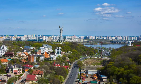 KIEV, UKRAINE - APRIL 24, 2017: Monumental statue of the Mother Motherland devoted the Great Patriotic War. Kiev, Ukraine — Stock Photo, Image