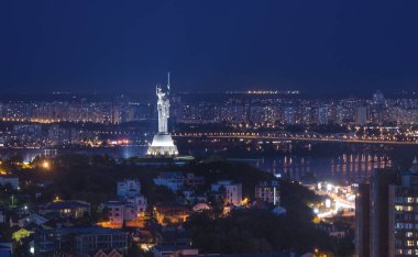 Kiev, Ukrayna akşam anne arazi Anıtı