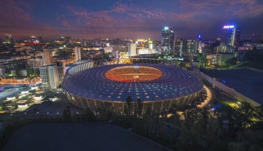 Kiev, Ukrayna - 18 Haziran: Tam stadyum konser Okean Elzy üzerinde 18 Haziran 2016 yılında Milli Güvenlik Olimpiyskiy taraftarlara. Kyiv, Ukrayna