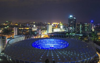 Kiev, Ukrayna - 18 Haziran: Tam stadyum konser Okean Elzy üzerinde 18 Haziran 2016 yılında Milli Güvenlik Olimpiyskiy taraftarlara. Kyiv, Ukrayna