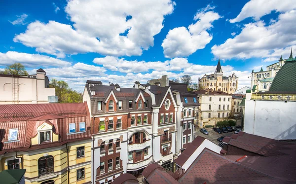 Vozdvizhenka elitarnej dzielnicy w Kijowie, Ukraina. Widok z góry na dachach budynków. — Zdjęcie stockowe