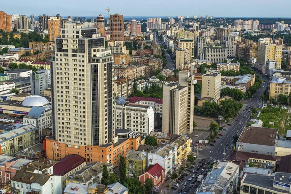 Arkitekturen av Kiev city center på dagen. Kiev är huvudstad i Ukraina — Stockfoto